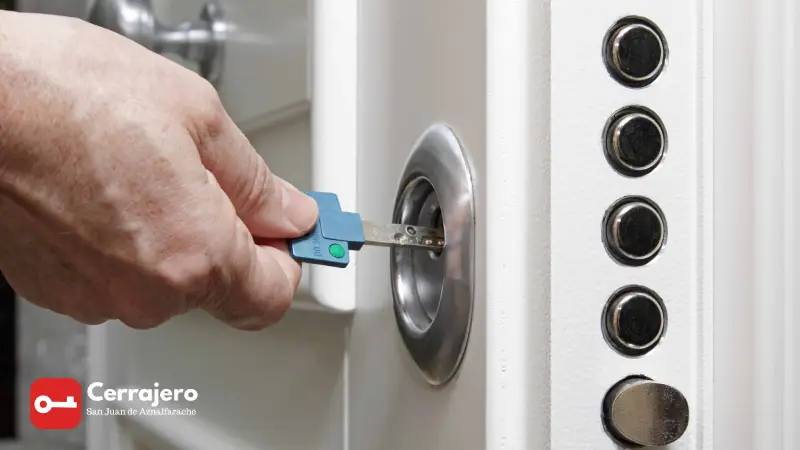 Instalación de puertas blindadas en San Juan de Aznalfarache